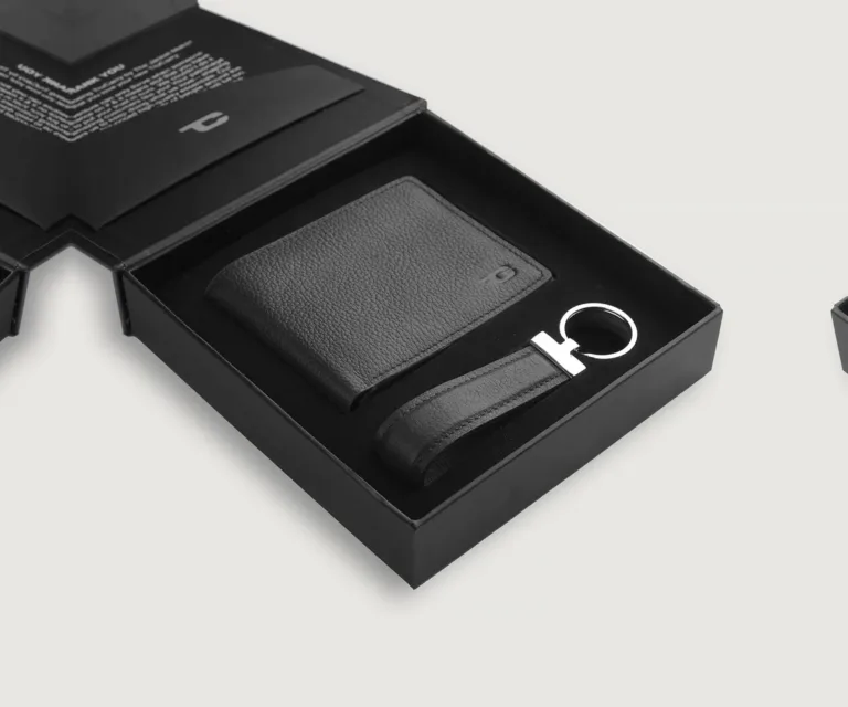Marvin Black Leather Gift Set — Front Detail Macro