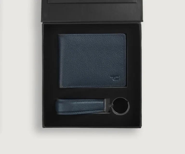 Marvin Blue Leather Gift Set — Quarter Angle Perspective