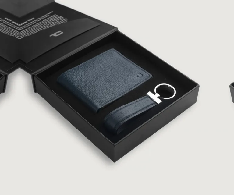 Marvin Blue Leather Gift Set — Front Detail Macro