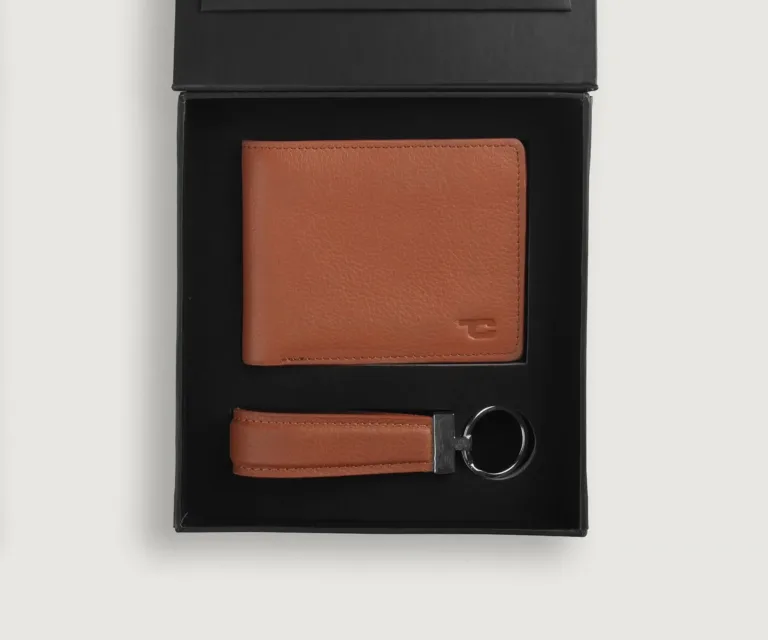 Marvin Brown Leather Gift Set — Quarter Angle Perspective