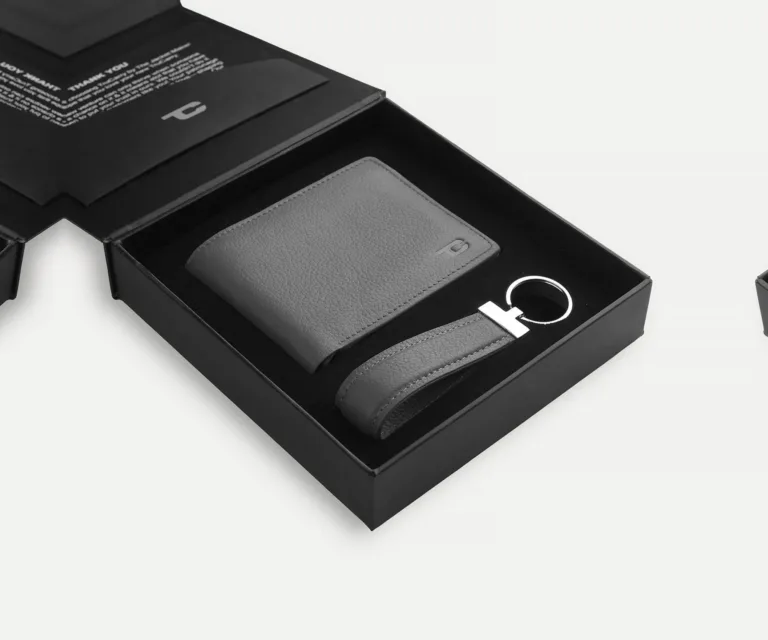 Marvin Grey Leather Gift Set — Front Detail Macro