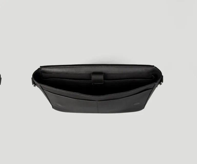 The Carismatico Black Leather Messenger Bag — Macro Detail Grain, Stitching & Hardware