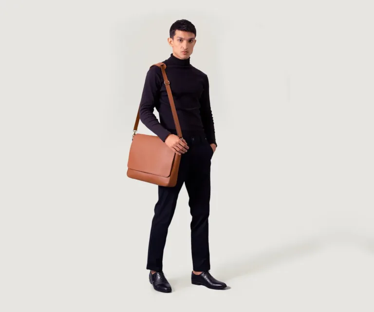 The Carismatico Brown Leather Messenger Bag — Quarter Angle Perspective